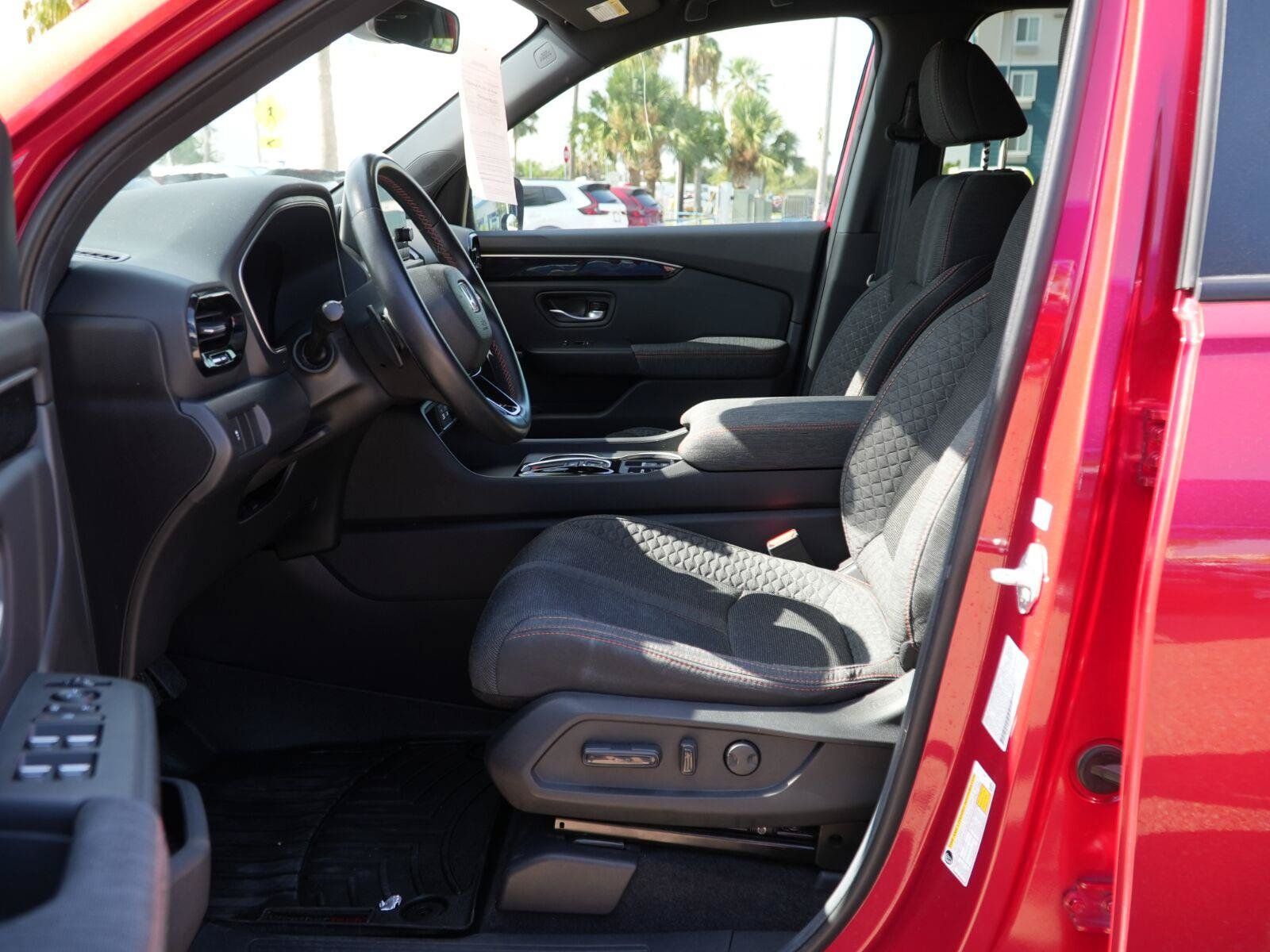 Used 2025 Honda Pilot Sport image 16