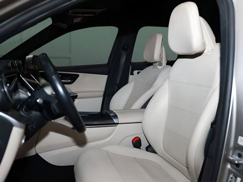 Used 2023 Mercedes-Benz GLC 300 image 2