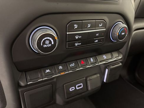 Used 2024 Chevrolet Silverado 1500 Custom Trail Boss w/ LPO, Dark Essentials Package image 33