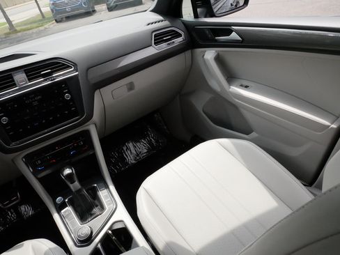 Certified 2024 Volkswagen Tiguan SE R-Line AWD/4WD image 11