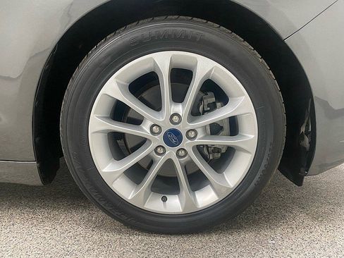Used 2020 Ford Fusion SE image 29