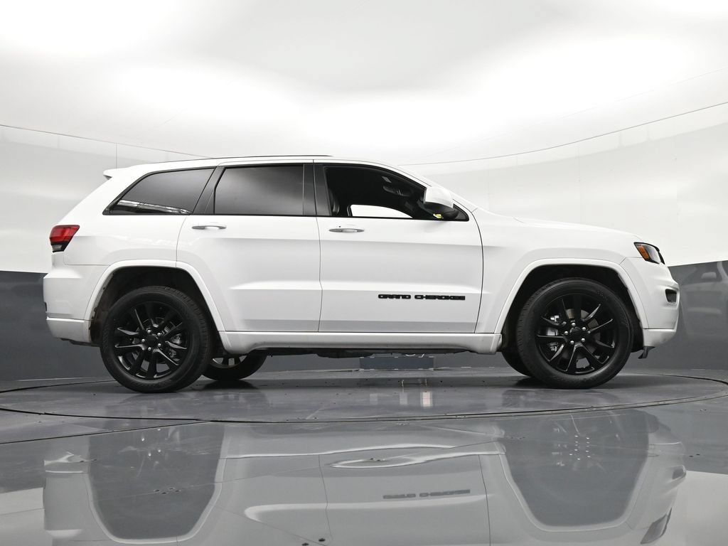 Used 2021 Jeep Grand Cherokee Laredo X RWD image 31