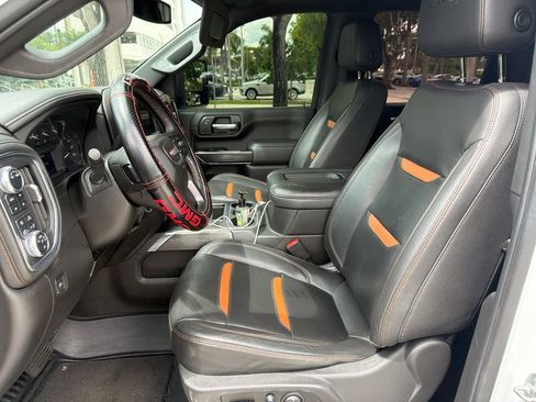 Used 2022 GMC Sierra 2500 AT4 w/ AT4 Preferred Package AWD/4WD image 2