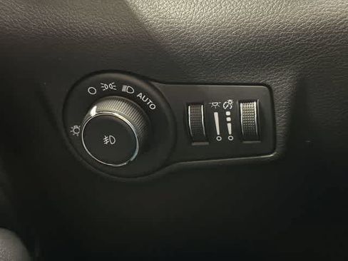 Used 2025 Jeep Compass Trailhawk w/ Trailer Tow Group AWD/4WD image 19