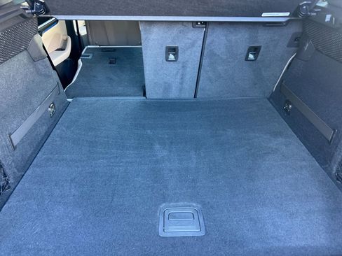 Certified 2025 Porsche Macan Electric image 17