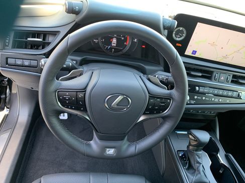Used 2025 Lexus ES 350 F Sport w/ Accessory Package (Z2) FWD image 18