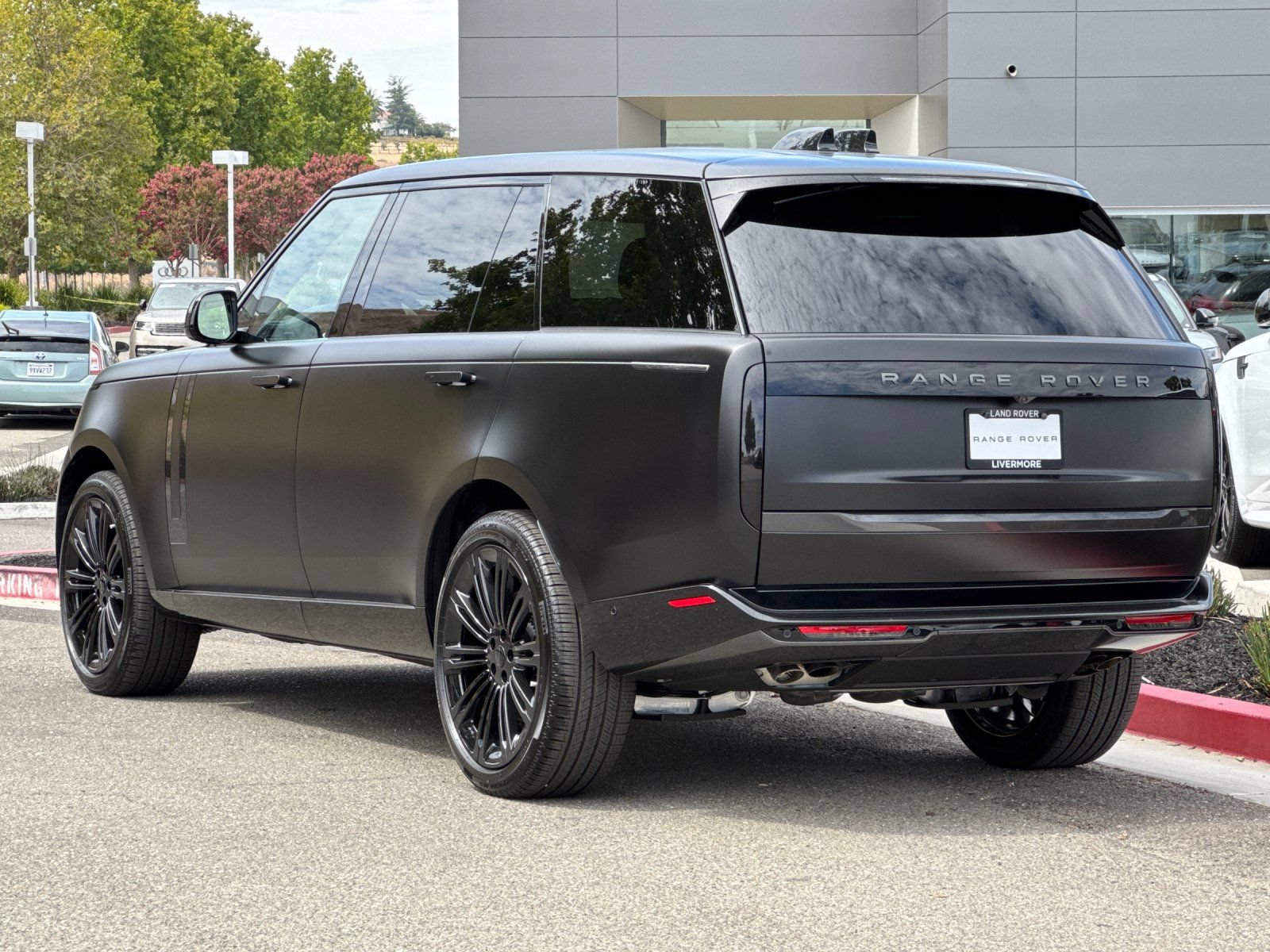 New 2026 Land Rover Range Rover Long Wheelbase SE AWD/4WD image 4