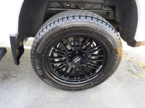 Used 2024 Chevrolet Colorado LT w/ LT Convenience Package image 11