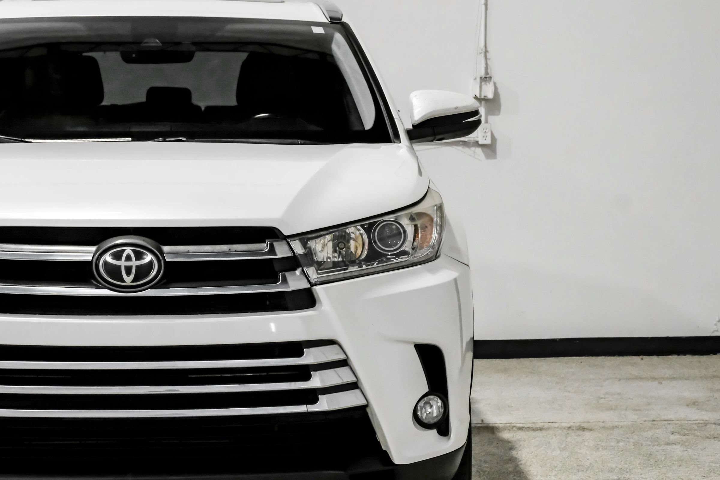 Used 2018 Toyota Highlander Limited FWD image 59