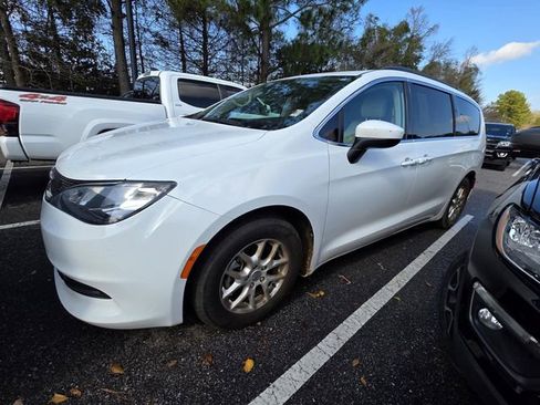 Used 2021 Chrysler Voyager Lxi image 14