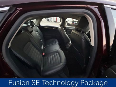 Used 2017 Ford Fusion SE w/ Fusion SE Technology Package image 19