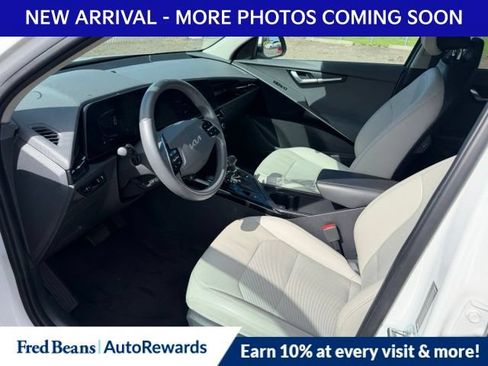 Used 2023 Kia Niro EX FWD image 10