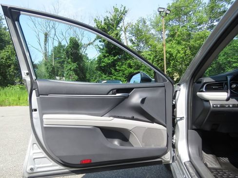 Used 2024 Toyota Camry LE AWD/4WD image 9