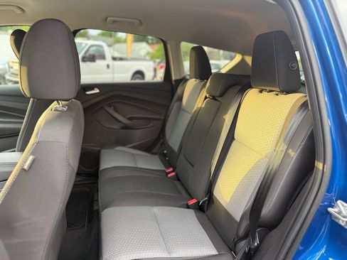 Used 2017 Ford Escape SE w/ SE Cold Weather Package AWD/4WD image 10