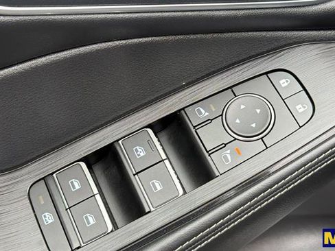 Used 2025 Nissan Rogue Platinum w/ Platinum Premium Package AWD/4WD image 12
