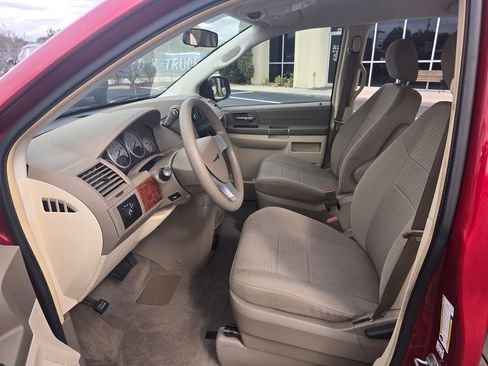 Used 2008 Chrysler Town & Country LX image 14