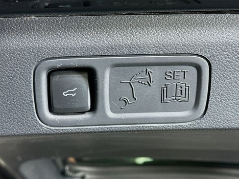 Used 2024 Ford Expedition Max XLT image 30