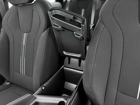 New 2025 Hyundai Elantra Sport image 18