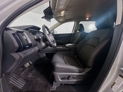 Used 2025 Nissan Pathfinder SV AWD/4WD image 13