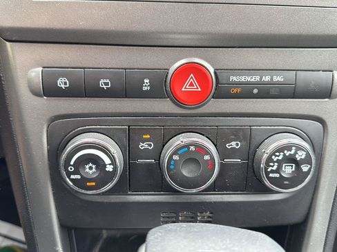 Used 2012 Chevrolet Captiva Sport LS FWD image 15