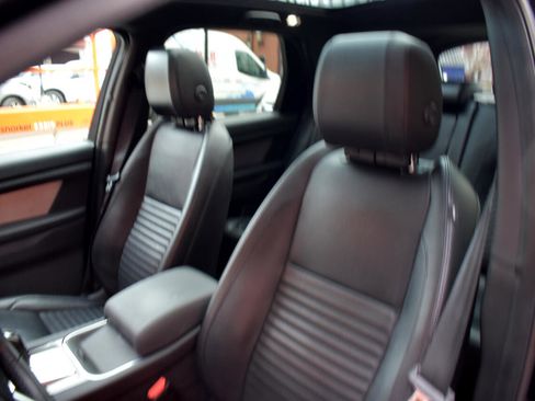 Used 2021 Land Rover Discovery Sport SE image 13