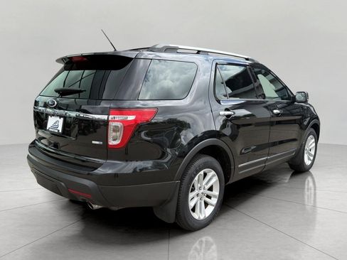 Used 2014 Ford Explorer XLT w/ Equipment Group 202A AWD/4WD image 12
