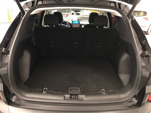 Used 2022 Ford Escape SE w/ SE Sport Appearance Package image 8