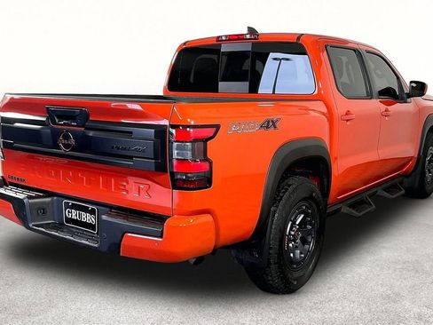 Used 2025 Nissan Frontier PRO-4X AWD/4WD image 2