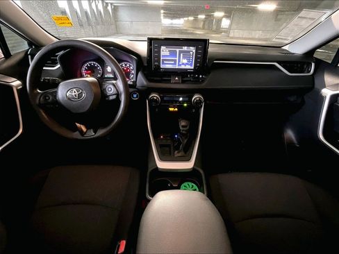 Used 2020 Toyota RAV4 XLE w/ Convenience Package image 9