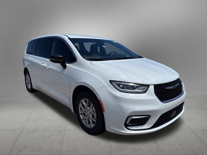 New 2025 Chrysler Pacifica Select