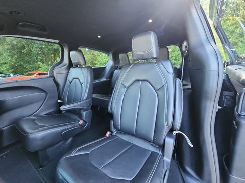 Used 2026 Chrysler Pacifica Select FWD image 19