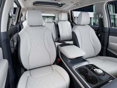 New 2026 Kia Carnival SX FWD image 16