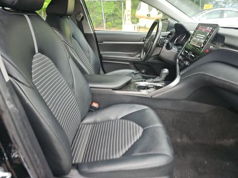 Used 2023 Toyota Camry SE w/ Cold Weather Package FWD image 10