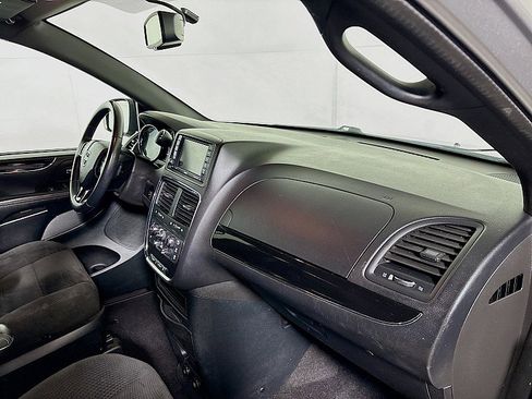 Used 2017 Dodge Grand Caravan SE image 28