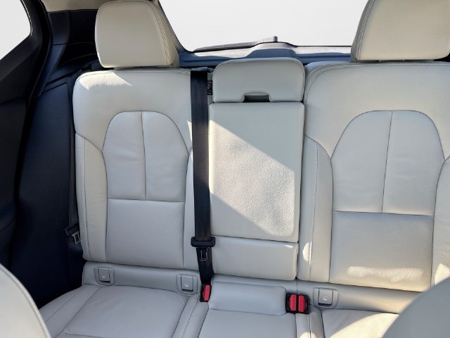 Certified 2023 Volvo XC40 B5 Plus w/ Driver Assist Package AWD/4WD image 28