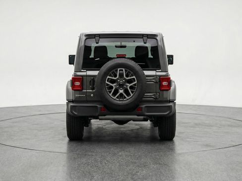 Used 2025 Jeep Wrangler Sahara image 7