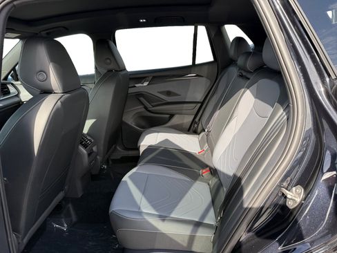 New 2026 Volkswagen Tiguan SE R-Line AWD/4WD image 16