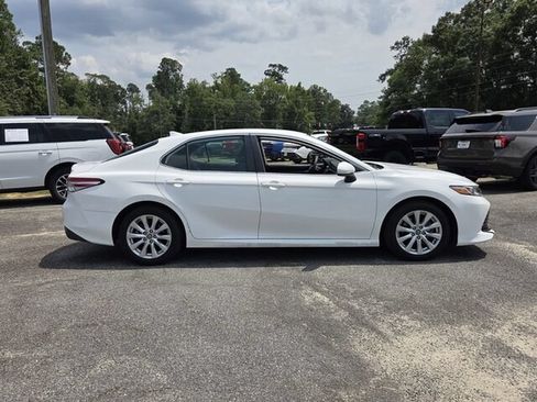 Used 2019 Toyota Camry LE FWD image 14