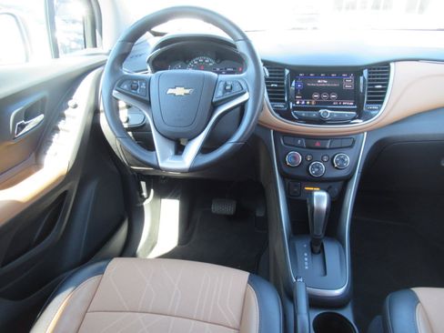 Used 2020 Chevrolet Trax LT w/ Driver Confidence Package FWD image 13