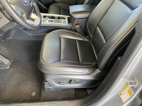 Used 2020 Ford Explorer XLT w/ Equipment Group 202A AWD/4WD image 12