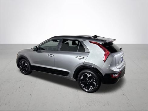Certified 2023 Kia Niro Wave w/ Wave Preserve Package FWD image 9