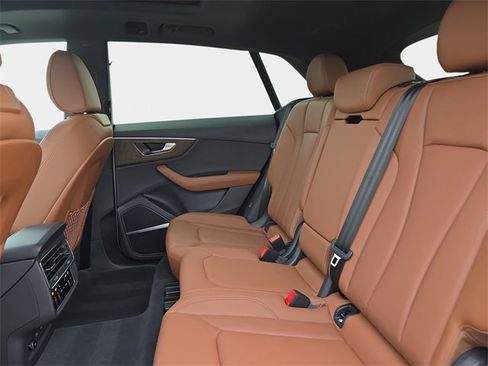 Used 2025 Audi Q8 Premium Plus w/ Premium Plus Package image 17