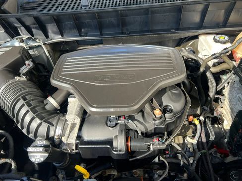 Used 2019 GMC Acadia SLE image 35