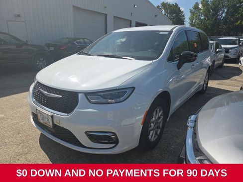 Used 2025 Chrysler Pacifica Select FWD image 1