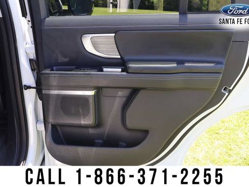 Used 2025 Ford Expedition Platinum AWD/4WD image 30