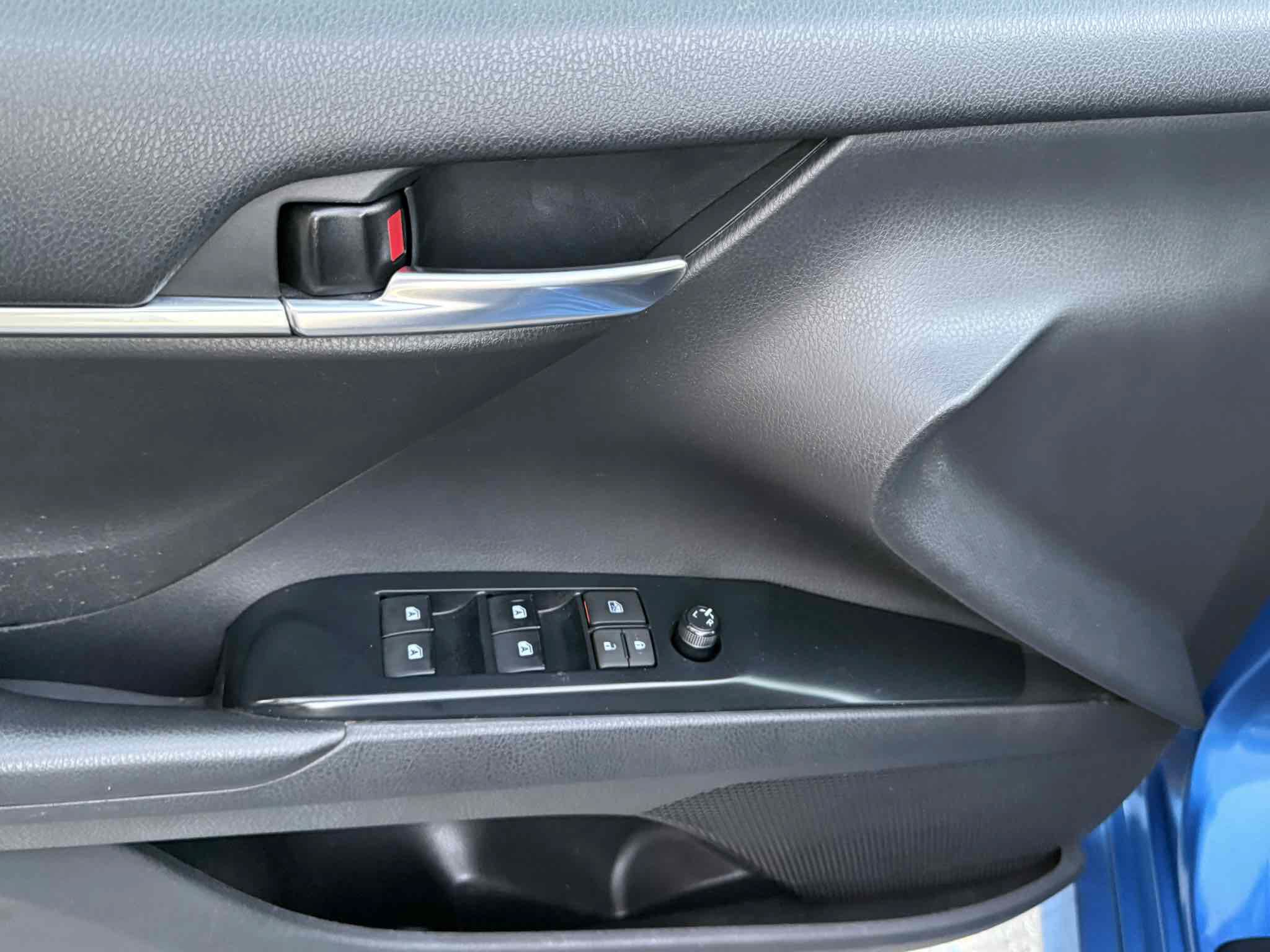 Used 2020 Toyota Camry LE w/ Carpet Mat Package FWD image 86
