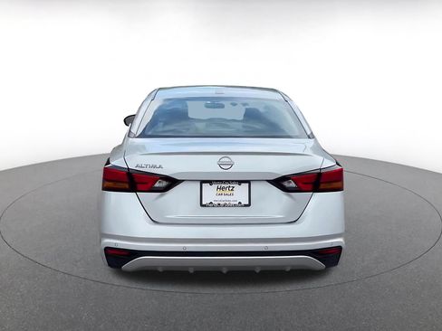 Used 2025 Nissan Altima 2.5 SV FWD image 11