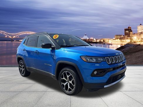 Used 2025 Jeep Compass Limited AWD/4WD image 4