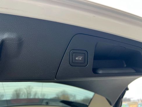 Used 2017 Buick Envision Essence image 24