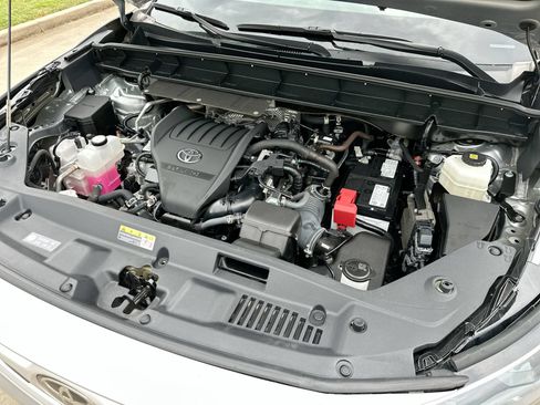 Used 2023 Toyota Highlander XLE FWD image 26